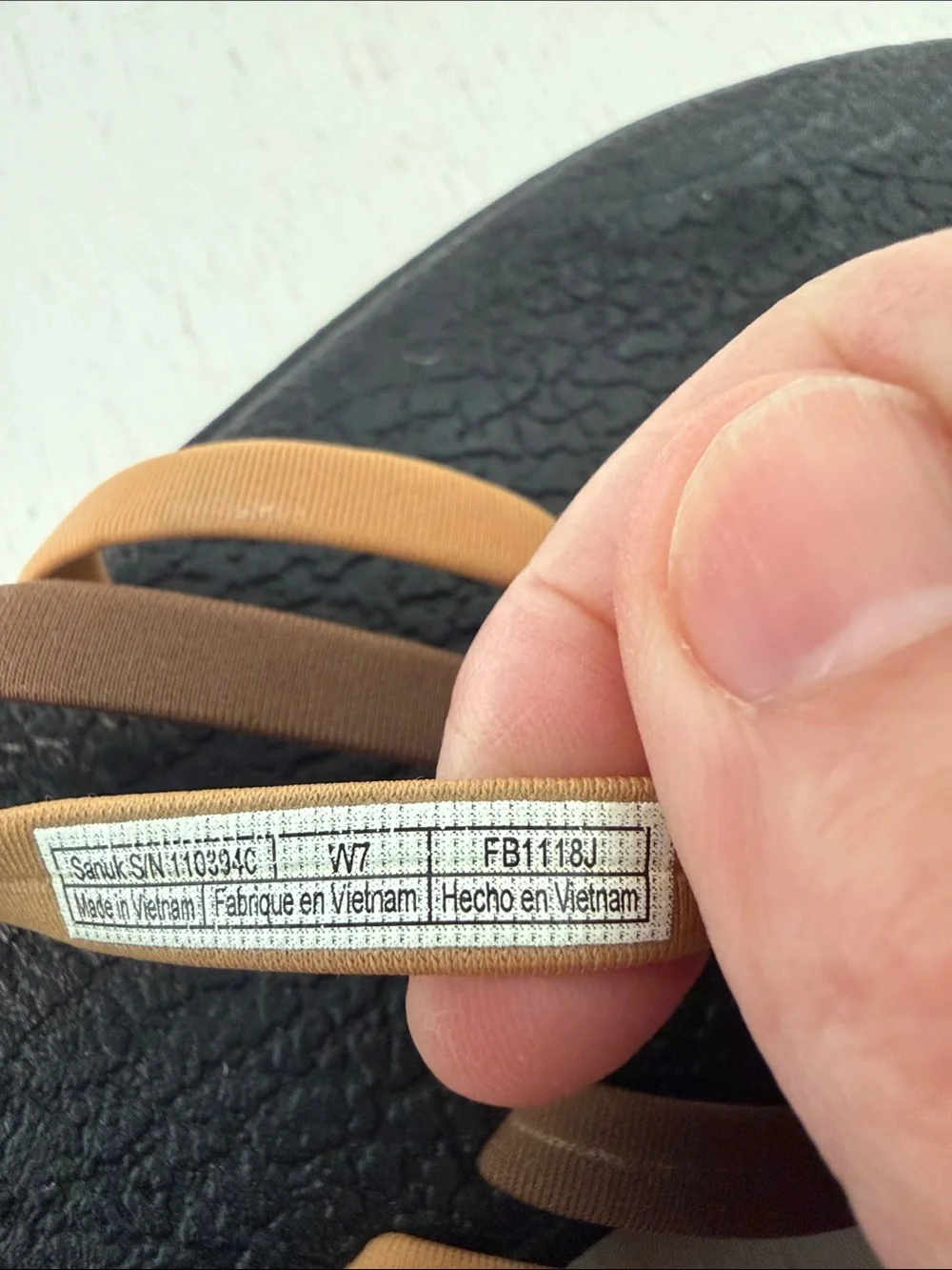 Sanuk Women’s Tan and Brown Yoga T-Strap Salty Sandals / Size 7 / Good Condition